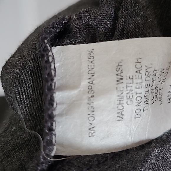 Devine Gray Tunic with pockets & handkerchief hem, medium, soft fabric, EUC - Picture 5 of 6